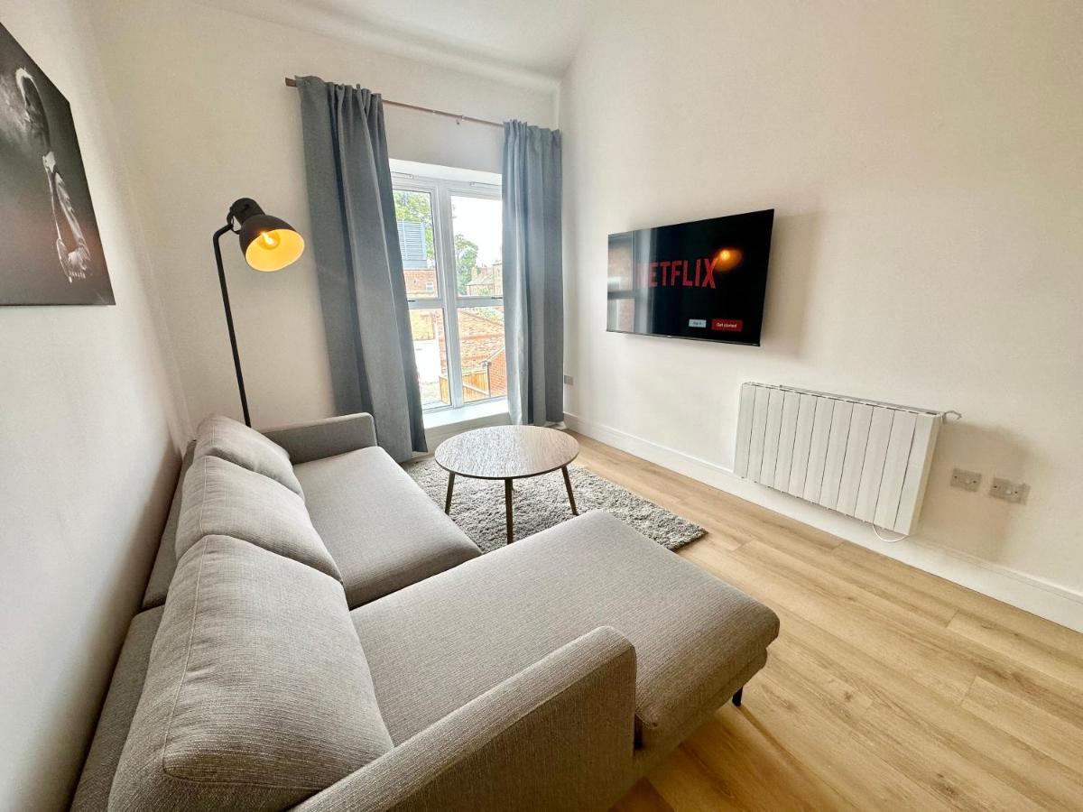 Fountain Apartment No 2 With Free Parking Йорк Екстериор снимка